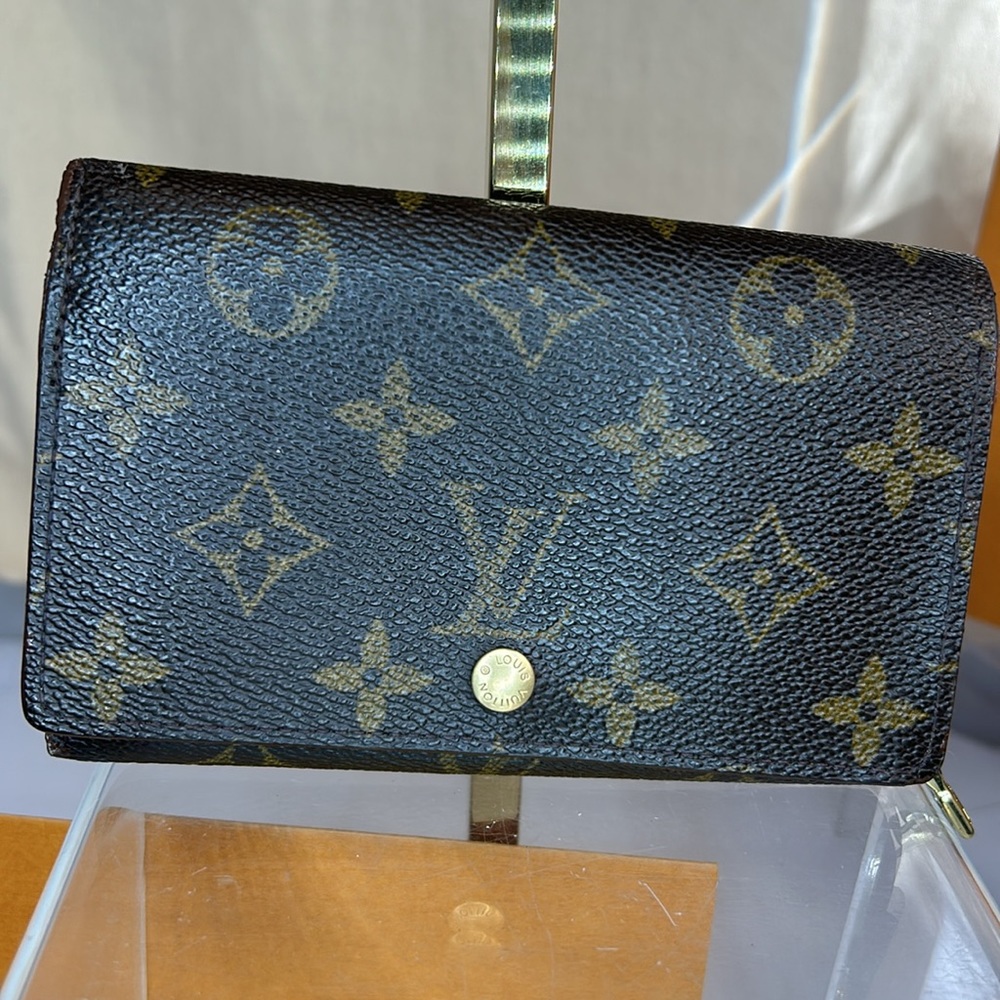Louis Vuitton Monogram Leather Wallet Unisex